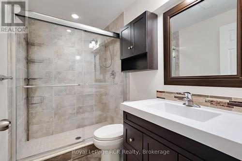 237 Carrol Street, Wellington North (Arthur), ON - Indoor Photo Showing Bathroom
