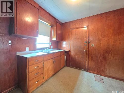 3322 5Th Avenue, Regina, SK - Indoor