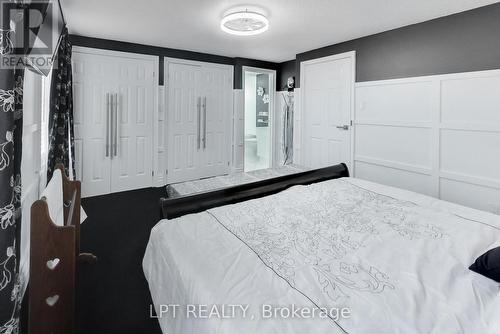 2482 Snowhill Court, Burlington, ON - Indoor Photo Showing Bedroom
