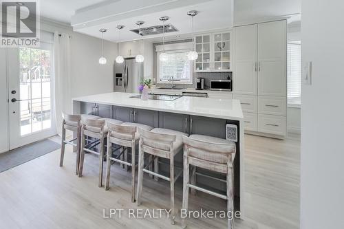 2482 Snowhill Court, Burlington, ON - Indoor