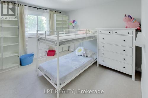 2482 Snowhill Court, Burlington, ON - Indoor Photo Showing Bedroom