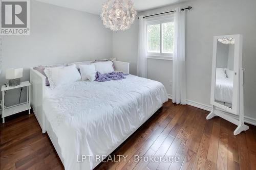 2482 Snowhill Court, Burlington, ON - Indoor Photo Showing Bedroom