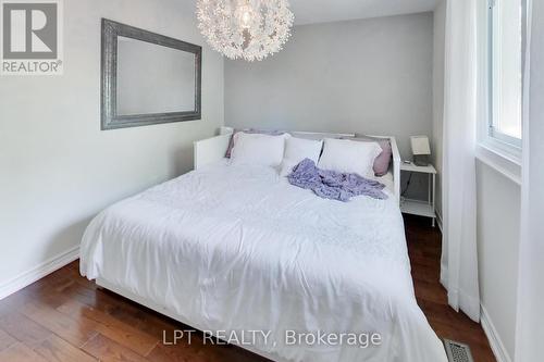 2482 Snowhill Court, Burlington, ON - Indoor Photo Showing Bedroom