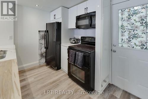 2482 Snowhill Court, Burlington, ON - Indoor Photo Showing Kitchen