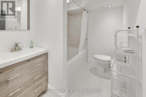 2482 Snowhill Court, Burlington, ON - Indoor Photo Showing Bathroom