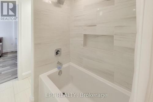 2482 Snowhill Court, Burlington, ON - Indoor Photo Showing Bathroom
