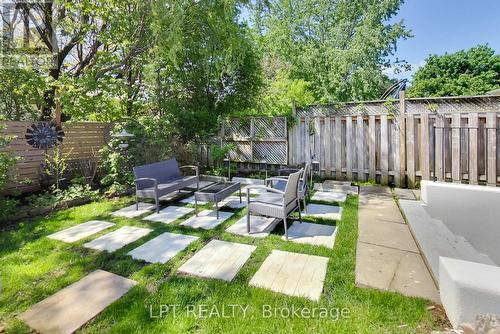 2482 Snowhill Court, Burlington, ON - Outdoor