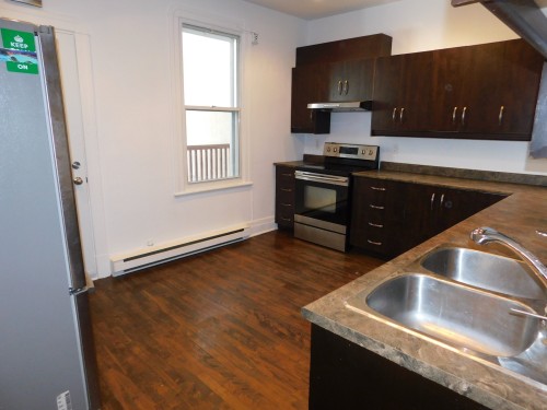 Kitchen - 5331 Av. Gatineau, Montréal (Côte-Des-Neiges/Notre-Dame-De-Grâce), QC - Indoor Photo Showing Kitchen With Double Sink