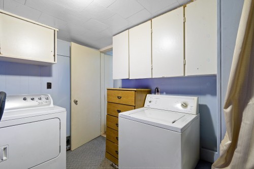 Salle de lavage - 99 Route 148, Bristol, QC 