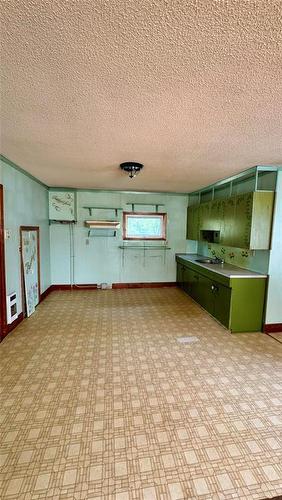 42 Third Avenue E, Oak Lake, MB 
