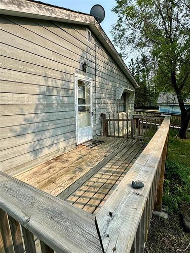 42 Third Avenue E, Oak Lake, MB 