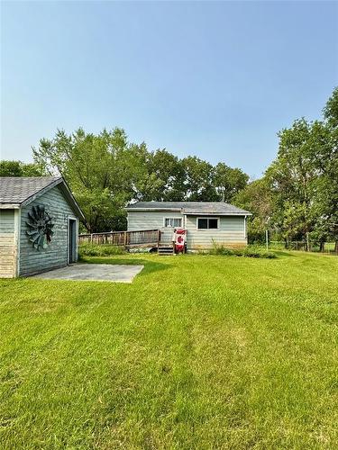 42 Third Avenue E, Oak Lake, MB 