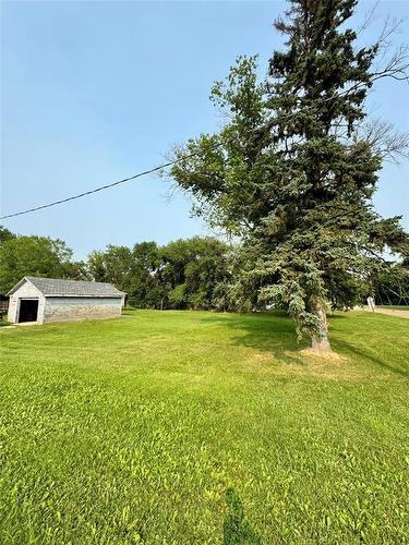 42 Third Avenue E, Oak Lake, MB 