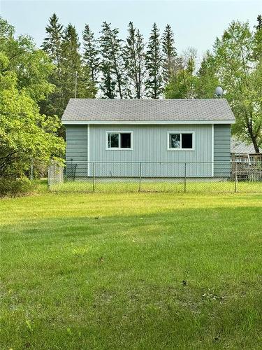42 Third Avenue E, Oak Lake, MB 