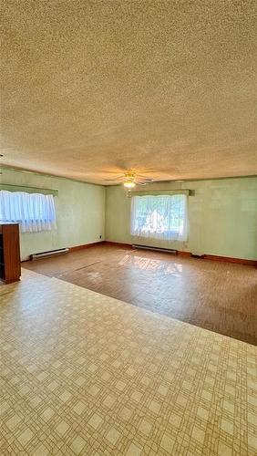 42 Third Avenue E, Oak Lake, MB 