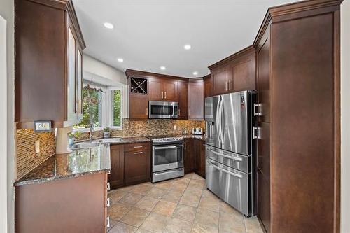 31 Waterside Cove, Winnipeg, MB - Indoor Photo Showing Kitchen With Upgraded Kitchen