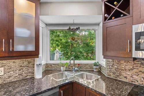 31 Waterside Cove, Winnipeg, MB - Indoor Photo Showing Kitchen With Double Sink