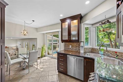 31 Waterside Cove, Winnipeg, MB - Indoor Photo Showing Kitchen With Double Sink