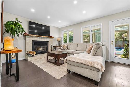 31 Waterside Cove, Winnipeg, MB - Indoor Photo Showing Living Room With Fireplace