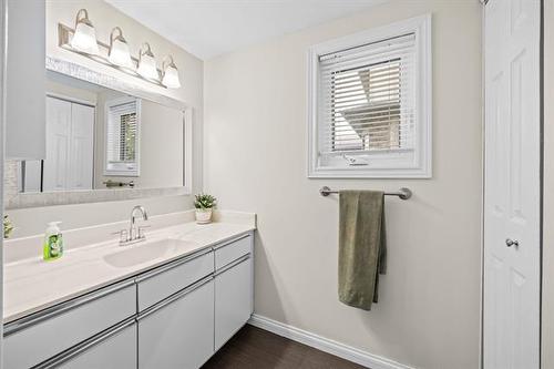 31 Waterside Cove, Winnipeg, MB - Indoor Photo Showing Bathroom