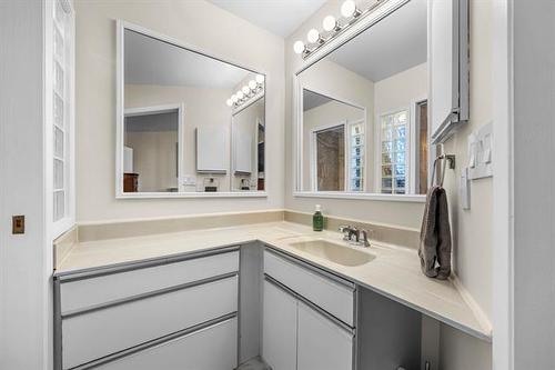 31 Waterside Cove, Winnipeg, MB - Indoor Photo Showing Bathroom