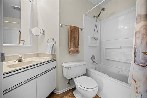 31 Waterside Cove, Winnipeg, MB - Indoor Photo Showing Bathroom