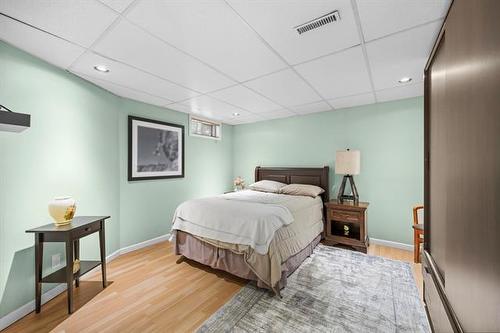 31 Waterside Cove, Winnipeg, MB - Indoor Photo Showing Bedroom