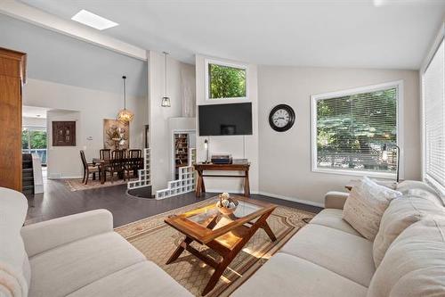 31 Waterside Cove, Winnipeg, MB - Indoor Photo Showing Living Room