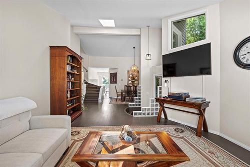 31 Waterside Cove, Winnipeg, MB - Indoor Photo Showing Living Room