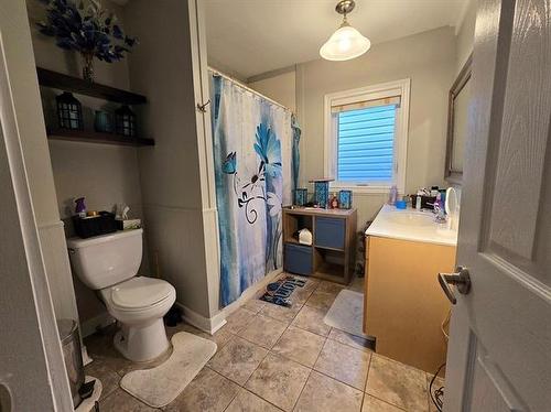 239 Belmont Ave, Winnipeg, MB - Indoor Photo Showing Bathroom