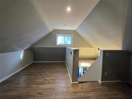239 Belmont Ave, Winnipeg, MB - Indoor Photo Showing Other Room