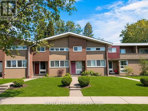 16 - 3250 THE CREDIT WOODLANDS  Mississauga, ON L5C 2J6
