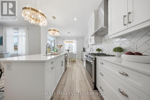 89 Acorn Trail, St. Thomas, ON - Indoor Photo Showing Kitchen With Upgraded Kitchen