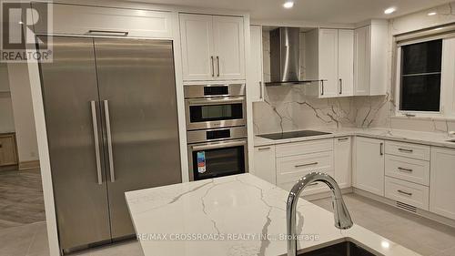 200 The Bridle Path, Toronto, ON - Indoor Photo Showing Kitchen With Upgraded Kitchen
