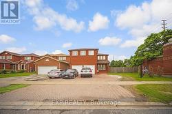 692 HUNTINGTON RIDGE DRIVE  Mississauga, ON L5R 1Z5