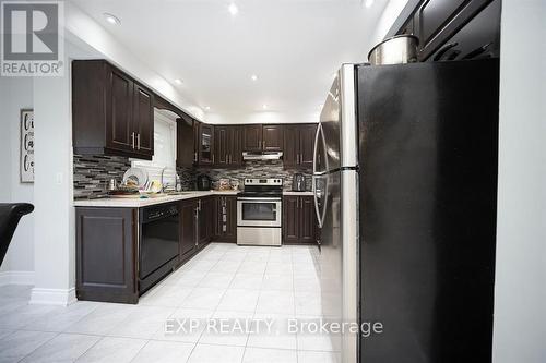 692 Huntington Ridge Drive, Mississauga, ON - Indoor Photo Showing Kitchen