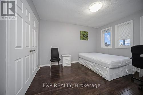 692 Huntington Ridge Drive, Mississauga, ON - Indoor Photo Showing Bedroom