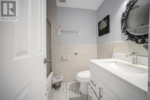 692 Huntington Ridge Drive, Mississauga, ON - Indoor Photo Showing Bathroom