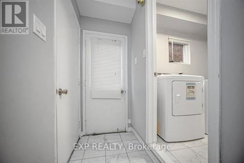 692 Huntington Ridge Drive, Mississauga, ON - Indoor Photo Showing Laundry Room