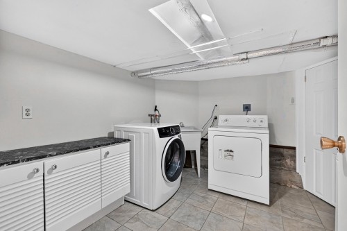Salle de lavage - 519 Boul. Beaconsfield, Beaconsfield, QC - Indoor Photo Showing Laundry Room