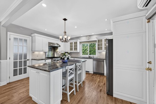 Cuisine - 519 Boul. Beaconsfield, Beaconsfield, QC - Indoor Photo Showing Kitchen With Upgraded Kitchen