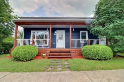 695 Rue Caron  Saguenay (Chicoutimi), QC G7J 2Z8