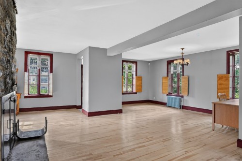 Salon - 1190 Rue Principale, Batiscan, QC - Indoor