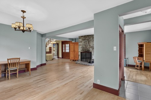Salon - 1190 Rue Principale, Batiscan, QC - Indoor With Fireplace