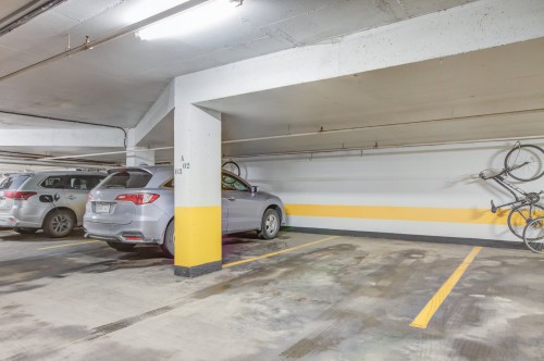 Stationnement - 307-8 Rue Riverside, Saint-Lambert, QC - Indoor Photo Showing Garage