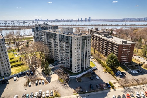 Façade - 307-8 Rue Riverside, Saint-Lambert, QC - Outdoor With View