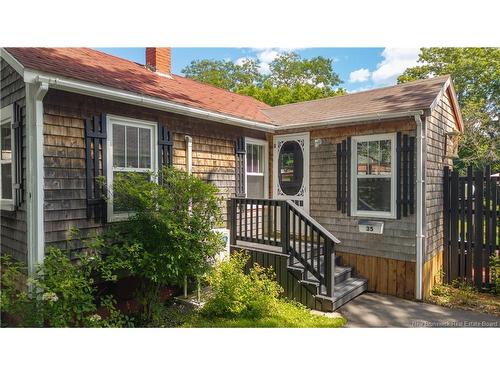 35 Hill St, Saint Stephen, NB 