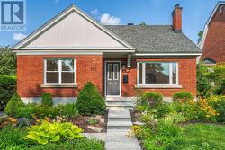 581 WINDERMERE AVENUE  Ottawa, ON K2A 2W4