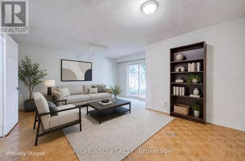 2075 South Millway, Mississauga, ON - Indoor Photo Showing Living Room