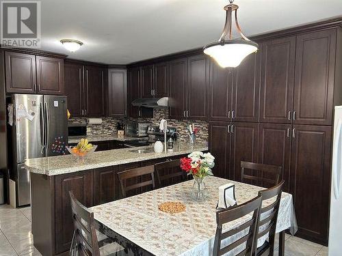 3546 Italia Crescent, Mississauga, ON - Indoor Photo Showing Kitchen With Upgraded Kitchen